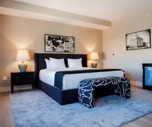 Photo 5 - The Markham Hotel