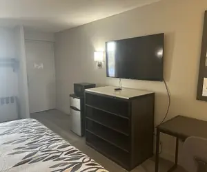 Photo 2 - Red Roof Inn Media