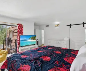 Photo 5 - Bright & Cozy Townhome · Pool & Near Downtown