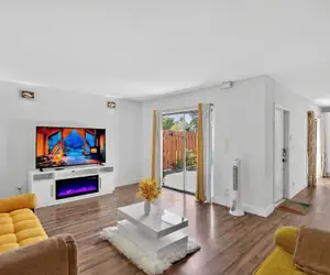 Photo 2 - Bright & Cozy Townhome · Pool & Near Downtown