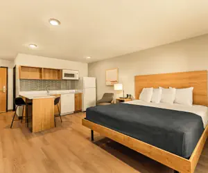 Photo 5 - LivAway Suites Phoenix-Glendale