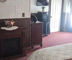 Photo 5 - Wyatt's Hotel