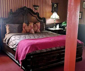 Photo 3 - Wyatt's Hotel