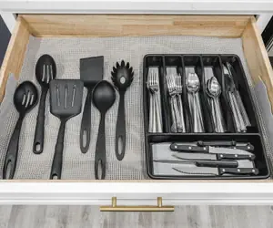 Photo 4 - Modern Comfort Downtown Indy Stylish 3BR Getaway