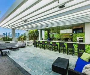 Photo 4 - Stunning Escape Studio Unit 17th Floor!