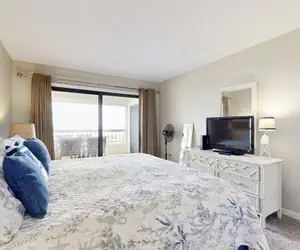 Photo 3 - Third-floor Oceanfront Condo With Balcony, W/d, Pool & Tennis