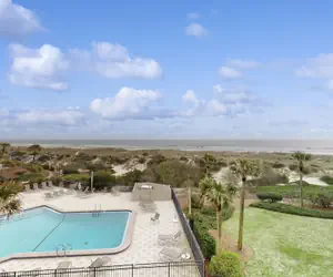 Photo 2 - Third-floor Oceanfront Condo With Balcony, W/d, Pool & Tennis