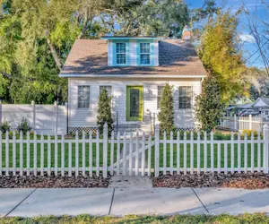 Photo 5 - Historic 4B Sleeps 8 Backyard Firepit Bikes