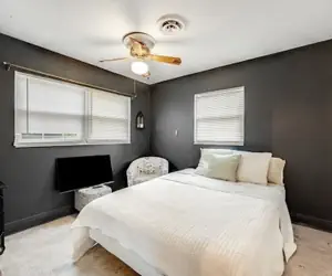 Photo 5 - 6 Bedroom Pool property. Pet Friendly