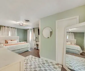 Photo 3 - 6 Bedroom Pool property. Pet Friendly