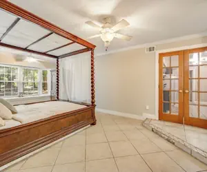 Photo 4 - 6 Bedroom Pool property. Pet Friendly