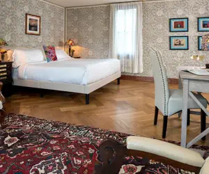 Photo 4 - Pine Brook Manor