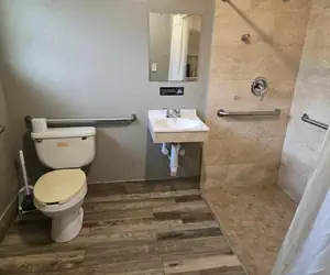 Photo 4 - Golf View Motel