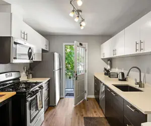 Photo 2 - Brookwood Courtyard by BCA Furnished Apartments Bcc1b 01 A