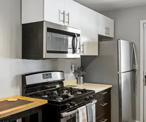 Photo 4 - Brookwood Courtyard by BCA Furnished Apartments Bcc1b 01 A