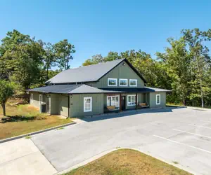 Photo 3 - 8-bedroom Branson Retreat- Hot Tub Porch Swings