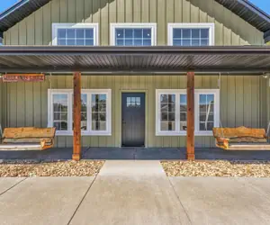 Photo 2 - 8-bedroom Branson Retreat- Hot Tub Porch Swings