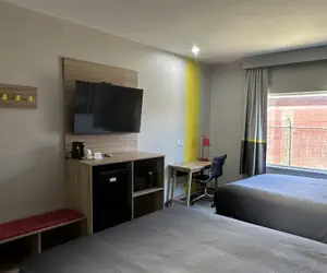 Photo 4 - Super 8 By Wyndham Baytown