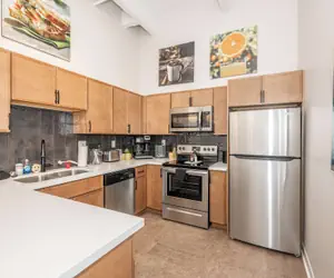 Photo 2 - The 333 Suites 2nd Floor Retreat