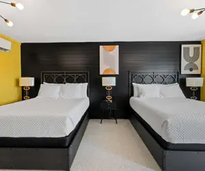 Photo 5 - The Pink Flamingo Boutique Motel