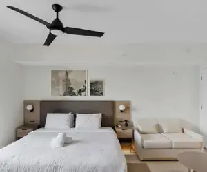 Photo 3 - 44th-Floor Luxury Condo - Gym & Pool