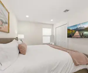 Photo 3 - Magazine Inn