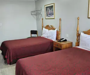 Photo 2 - Deluxe Inn Elkton