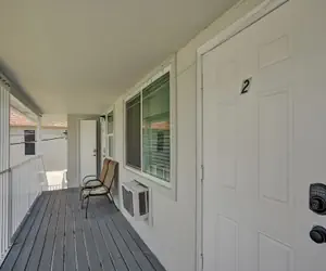 Photo 4 - 906 North Riverside Dr