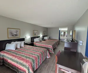 Photo 4 - Garden Inn Adairsville