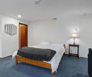 Photo 2 - Sunflower Studio - 7 Minutes To Uo & 4 Minutes To Downtown 1 Bedroom Studio