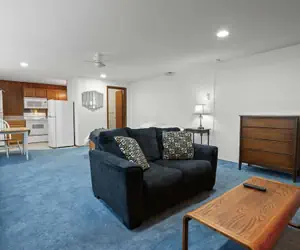 Photo 5 - Sunflower Studio - 7 Minutes To Uo & 4 Minutes To Downtown 1 Bedroom Studio