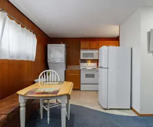 Photo 4 - Sunflower Studio - 7 Minutes To Uo & 4 Minutes To Downtown 1 Bedroom Studio