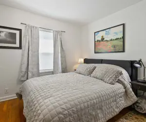 Photo 2 - Blue Bungalow - Close To Downtown & Autzen 2 Bedroom Home