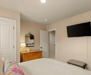 Photo 4 - Birdhouse - Close To U Of O & Downtown 3 Bedroom Home