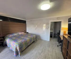 Photo 5 - Economy Inn