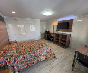 Photo 4 - Economy Inn