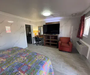 Photo 3 - Economy Inn