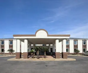 Photo 2 - Regency Inn and Suites