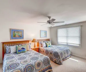 Photo 3 - Indigo Pelican Indigo Pelican 5 Bedroom Holiday Home By Bald Head Island