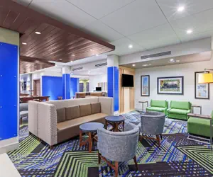 Photo 2 - Holiday Inn Express & Suites Chanute by IHG
