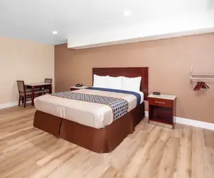 Photo 3 - Travelodge by Wyndham Harbor City