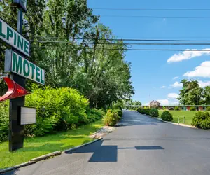 Photo 2 - Alpine Motel