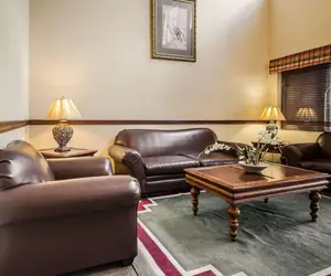 Photo 2 - Quality Suites Jeffersonville - Louisville North