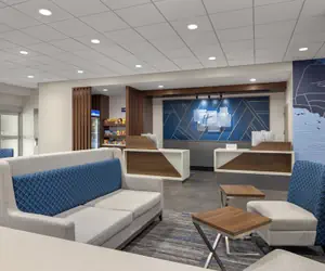 Photo 4 - Holiday Inn Express & Suites Phoenix Midtown by IHG