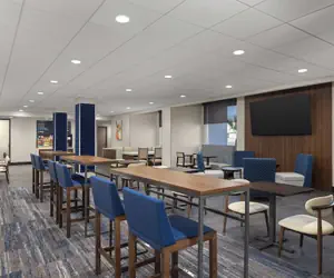 Photo 5 - Holiday Inn Express & Suites Phoenix Midtown by IHG