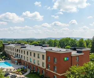 Photo 2 - Holiday Inn Express & Suites Bethlehem Arpt-Allentown Area