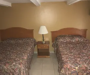 Photo 3 - La Fontana Motel