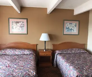 Photo 2 - La Fontana Motel