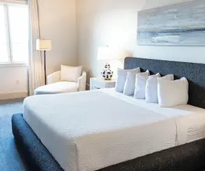 Photo 2 - Carriage House Hotel