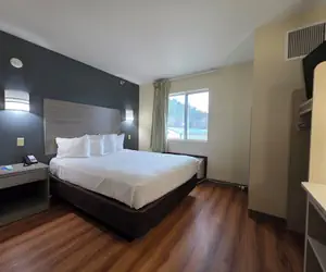 Photo 5 - Econo Lodge Hot Springs South